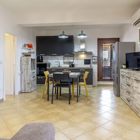 Nuras - Casa Solea 1 Min From The