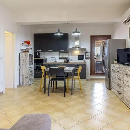 Nuras - Casa Solea 1 Min From The